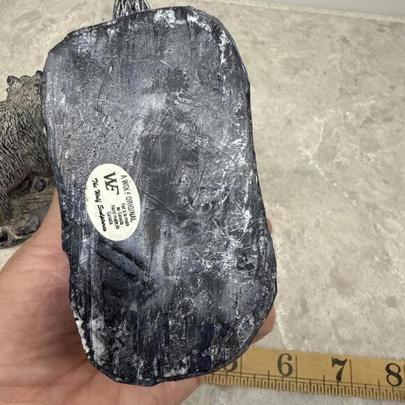 Lot of two Bear sculptures by A Wolf. Pre-owned. Size 3.5 in and 5 in. - Picture 4 of 8